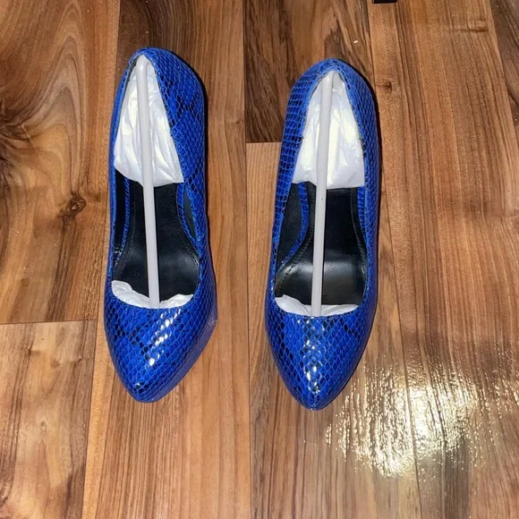 Steve Madden’s Delerius Heel and matching clutch